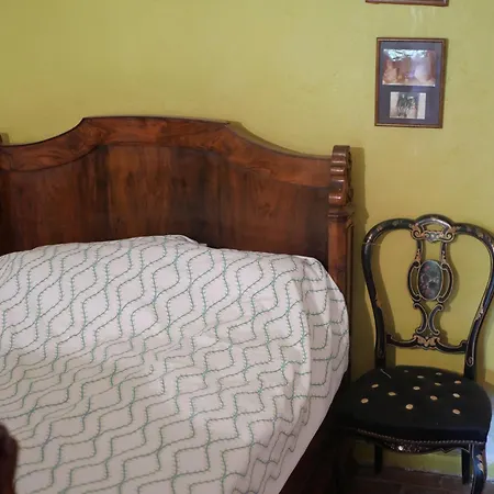 Poline, Private And Rustic Golf Farm stay